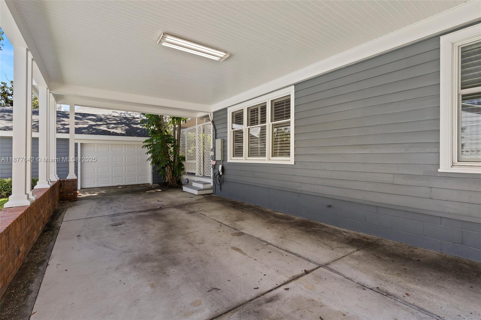 3003 W Villa Rosa Park Tampa, FL 33611