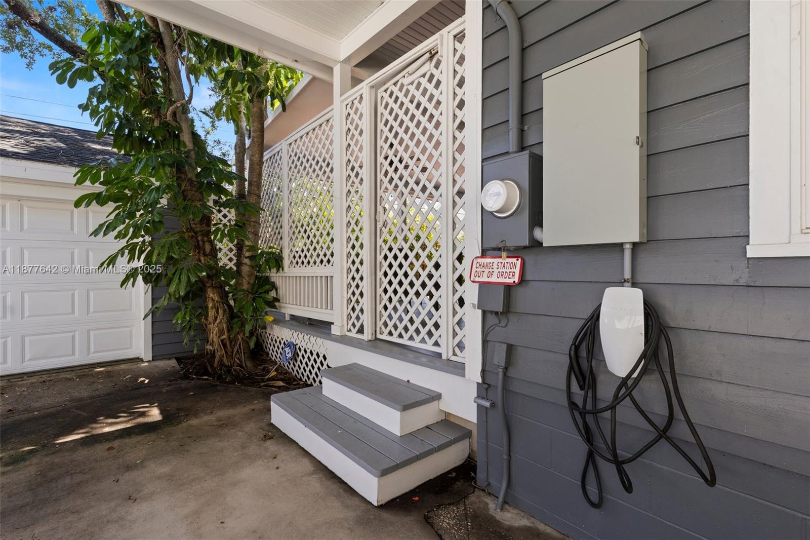 3003 W Villa Rosa Park Tampa, FL 33611