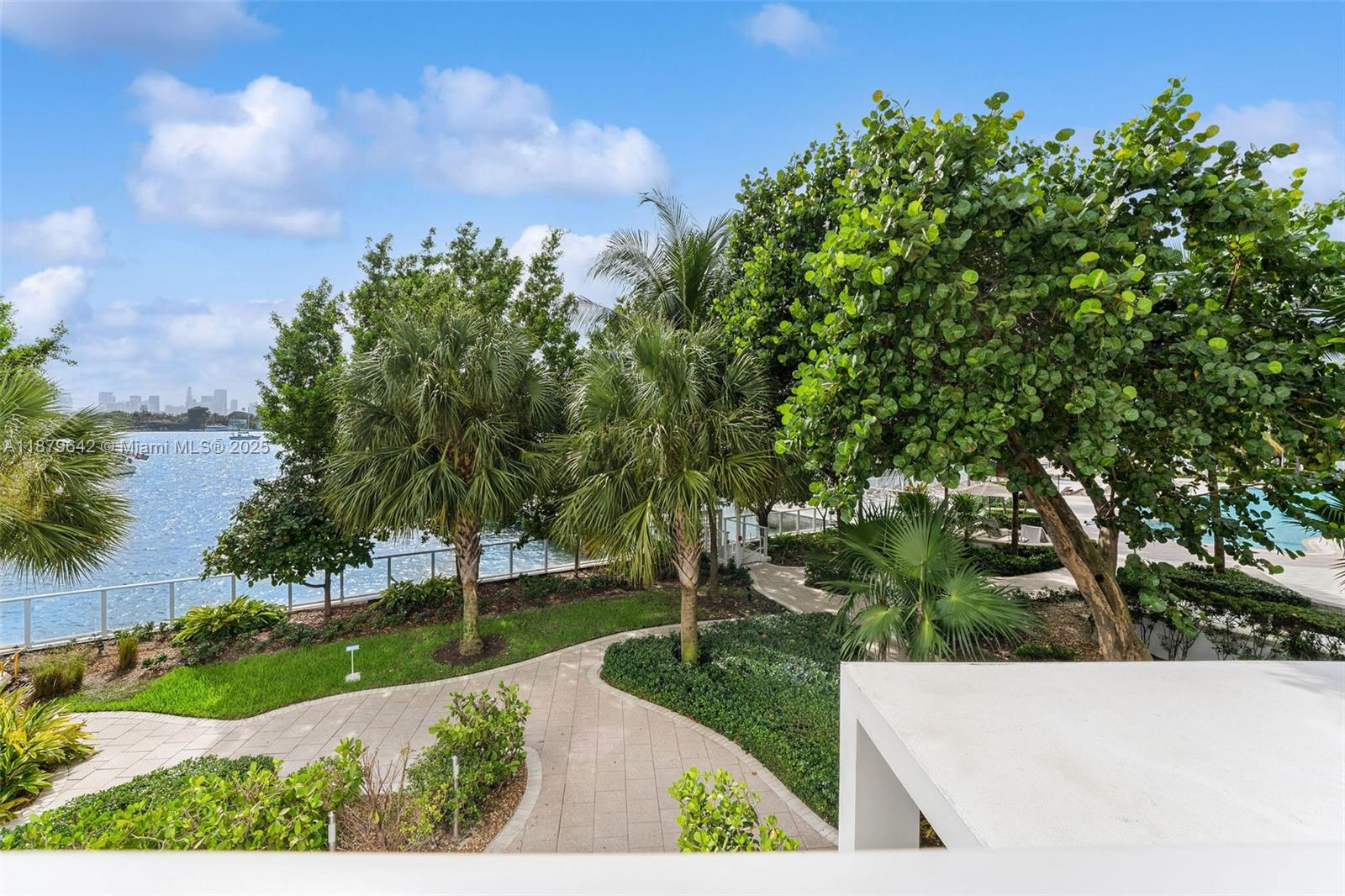 910 West Ave #0227