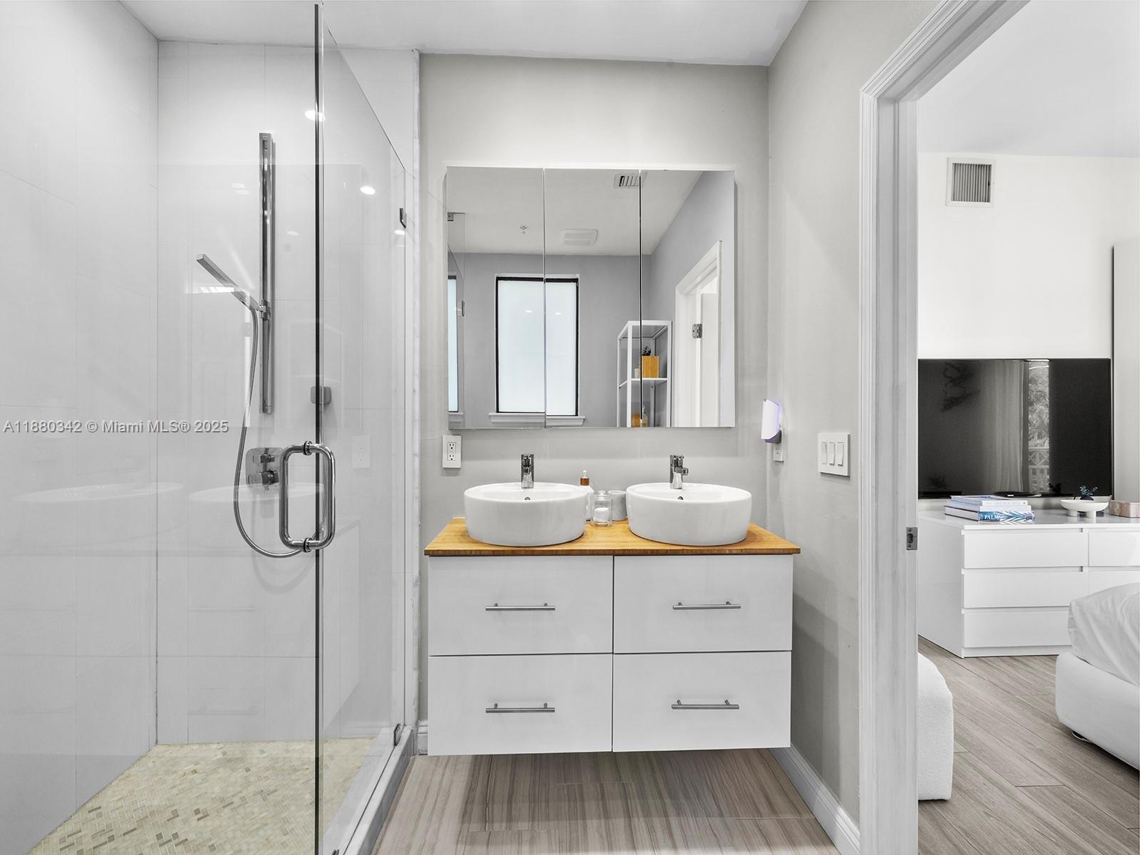 5864 SW 74th Ter #G South Miami, FL 33143