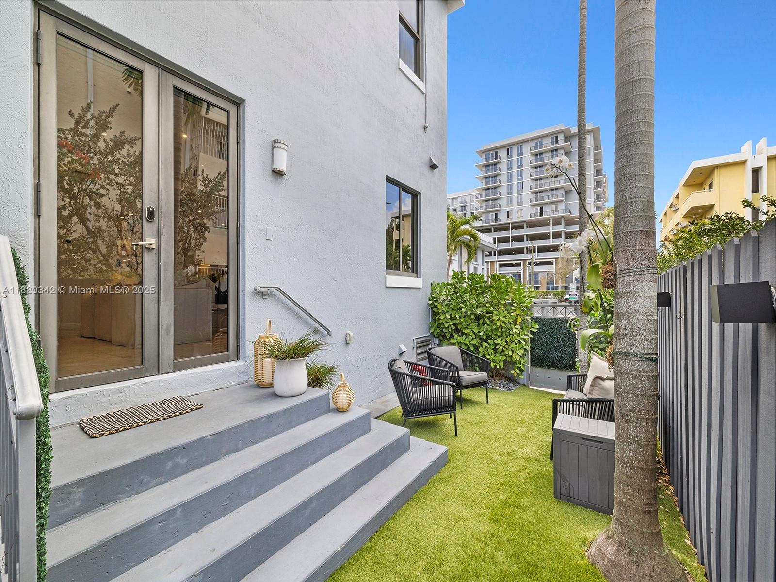 5864 SW 74th Ter #G South Miami, FL 33143