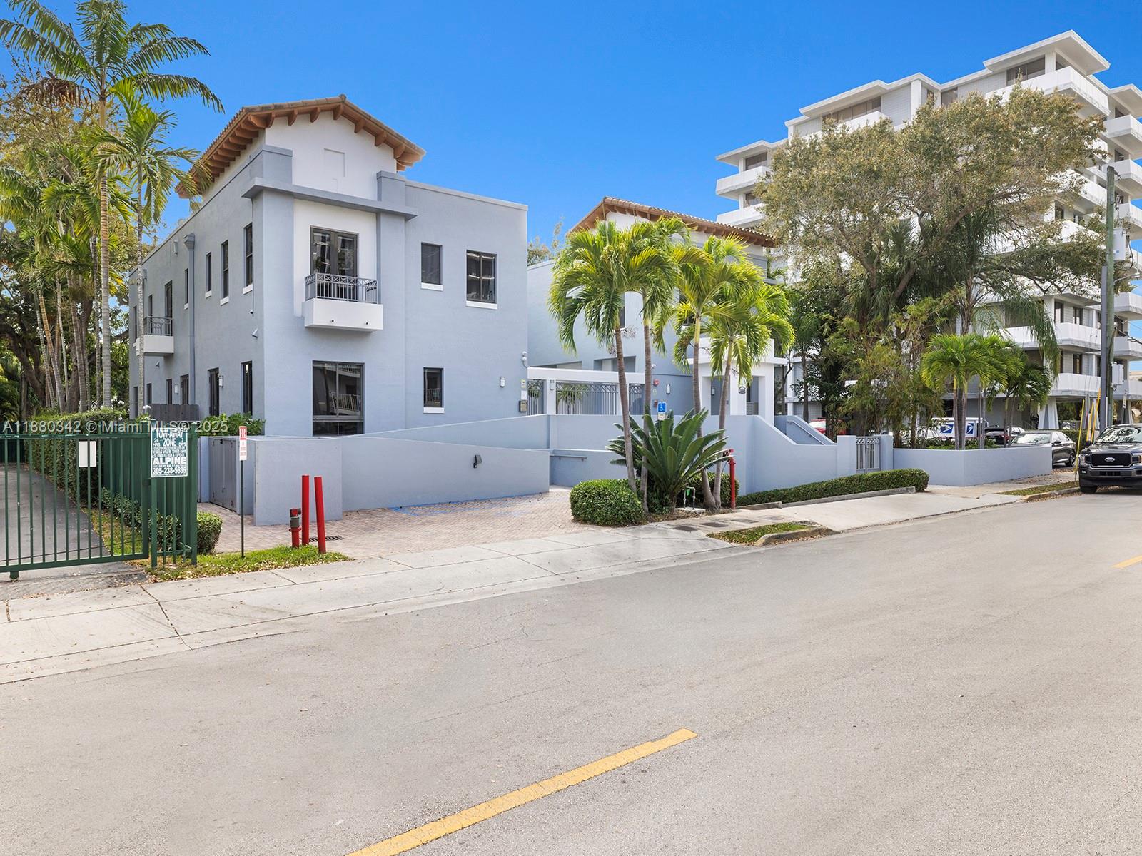 5864 SW 74th Ter #G South Miami, FL 33143