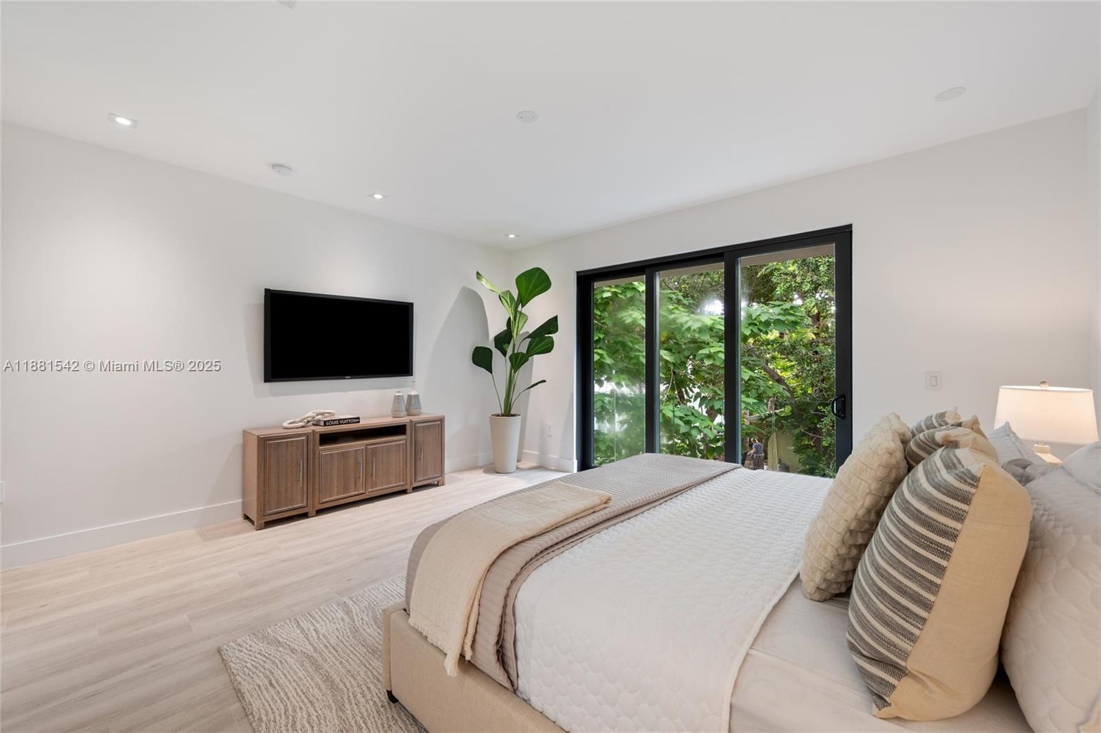 3163 Hibiscus St #3163 Miami, FL 33133