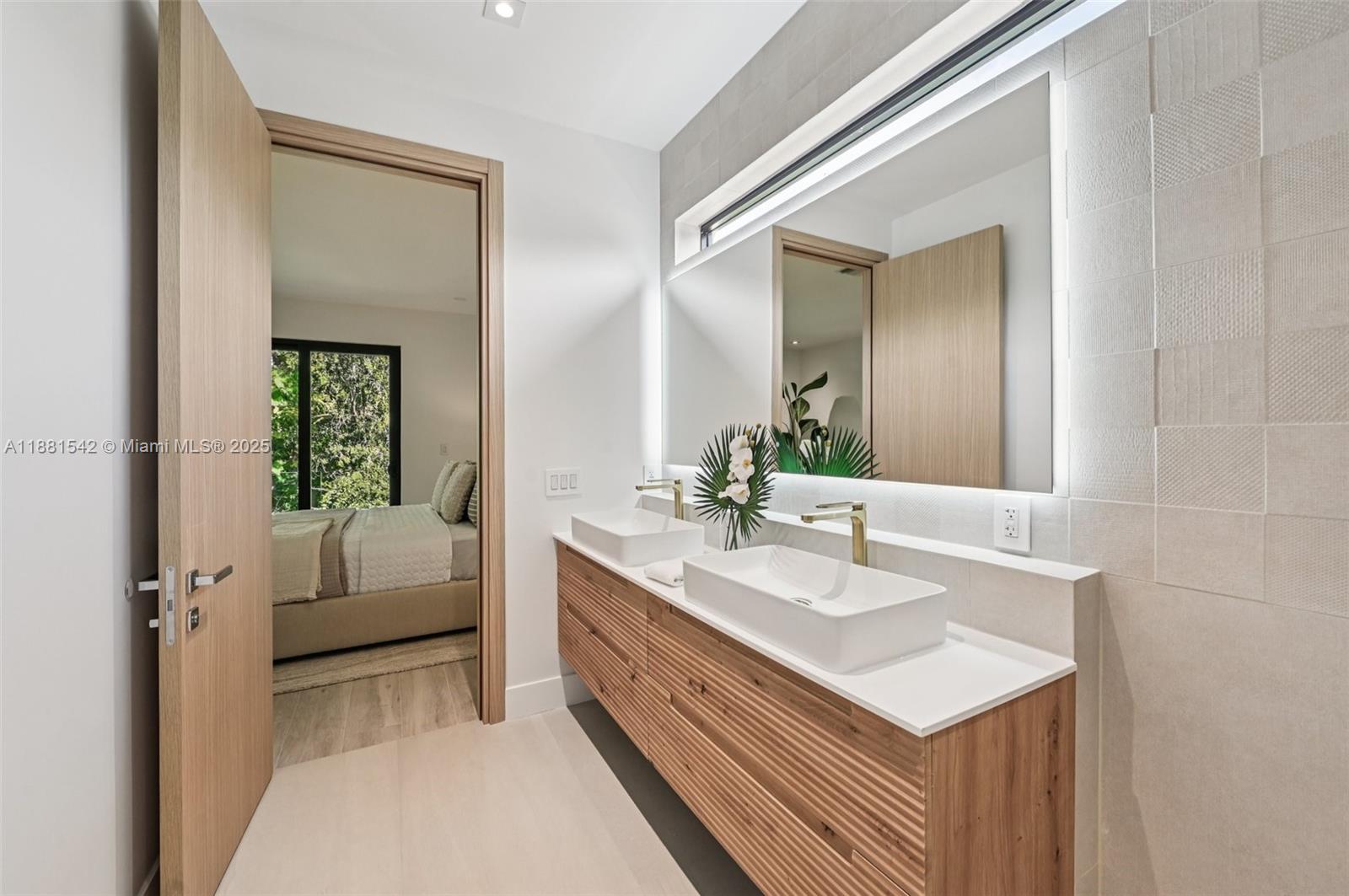 3163 Hibiscus St #3163 Miami, FL 33133