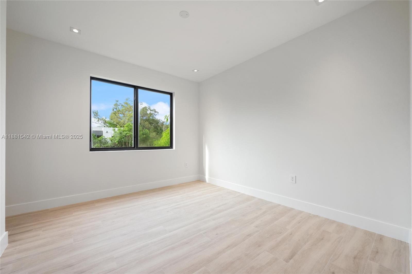 3163 Hibiscus St #3163 Miami, FL 33133