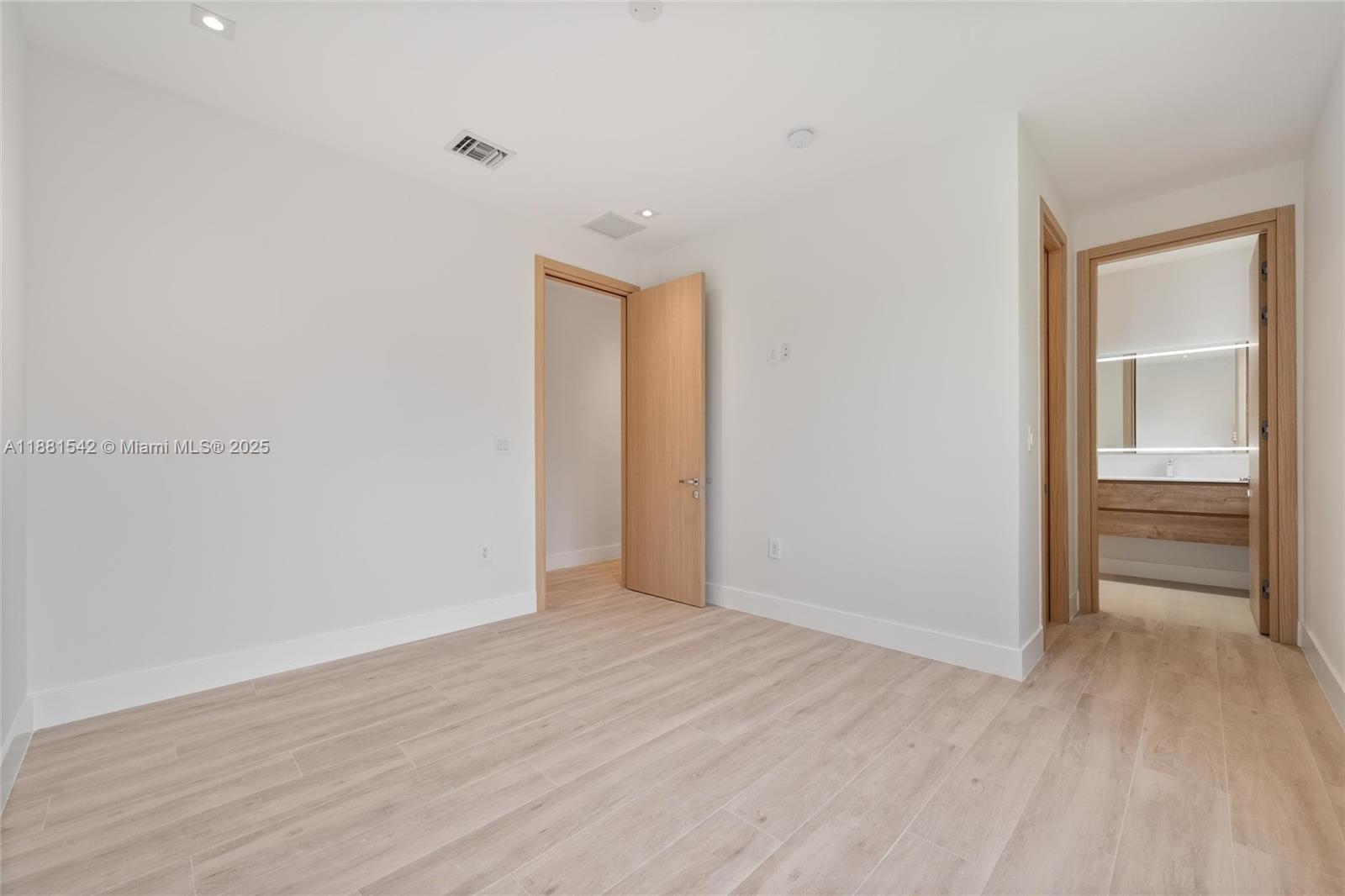 3163 Hibiscus St #3163 Miami, FL 33133