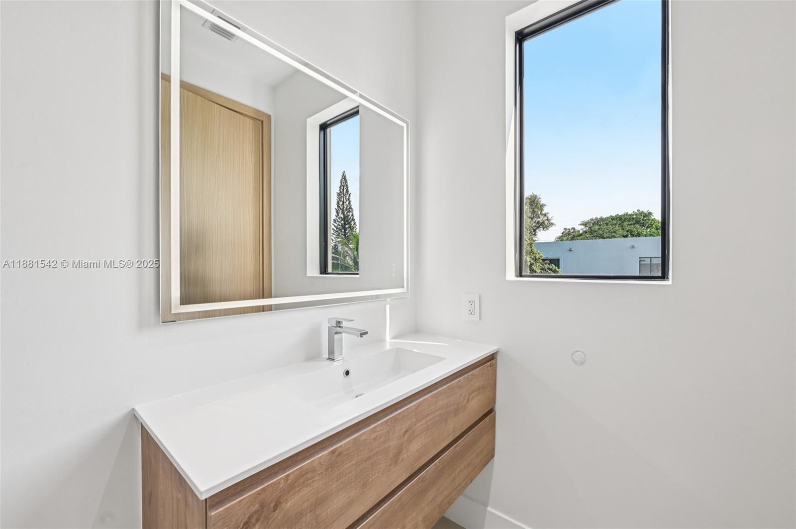 3163 Hibiscus St #3163 Miami, FL 33133