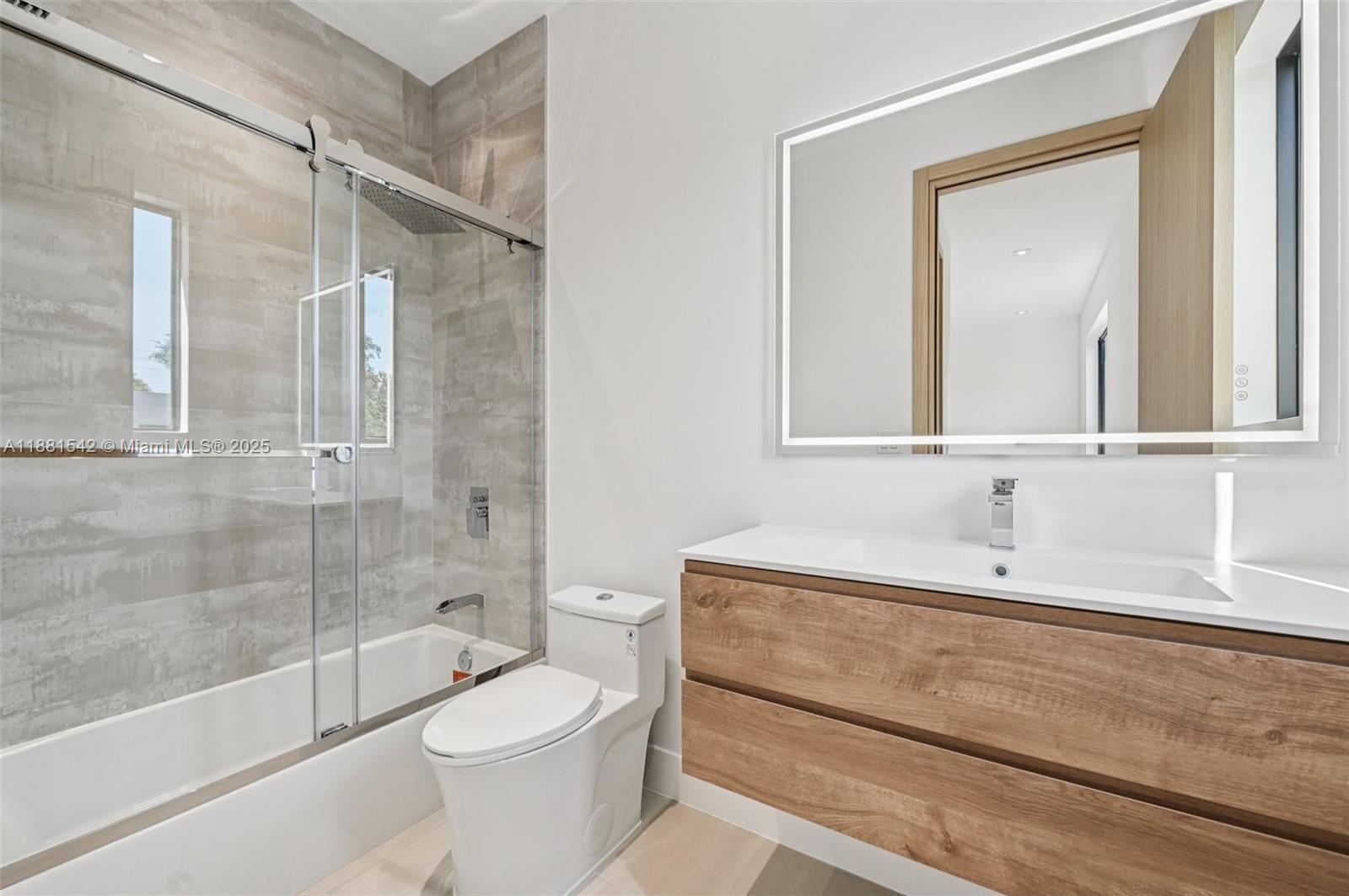 3163 Hibiscus St #3163 Miami, FL 33133