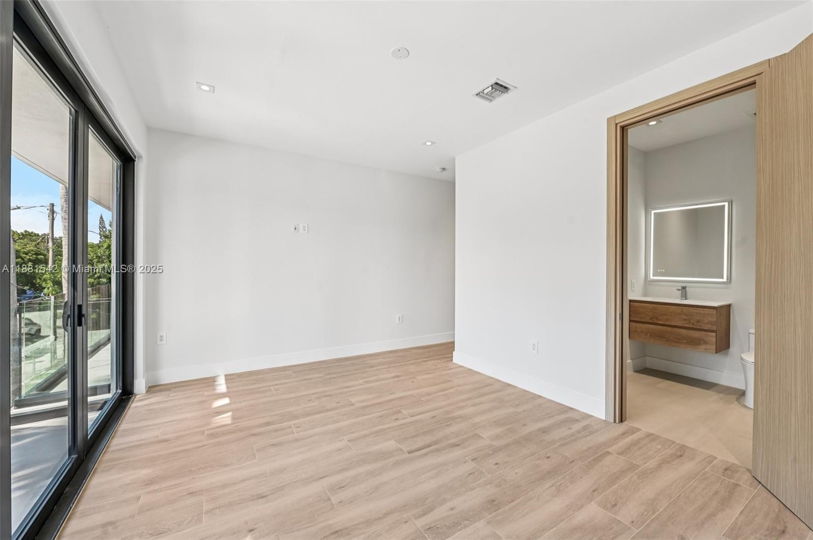 3163 Hibiscus St #3163 Miami, FL 33133