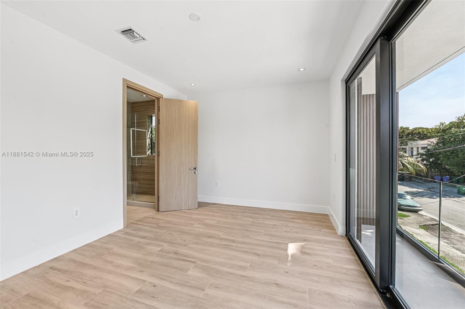 3163 Hibiscus St #3163 Miami, FL 33133