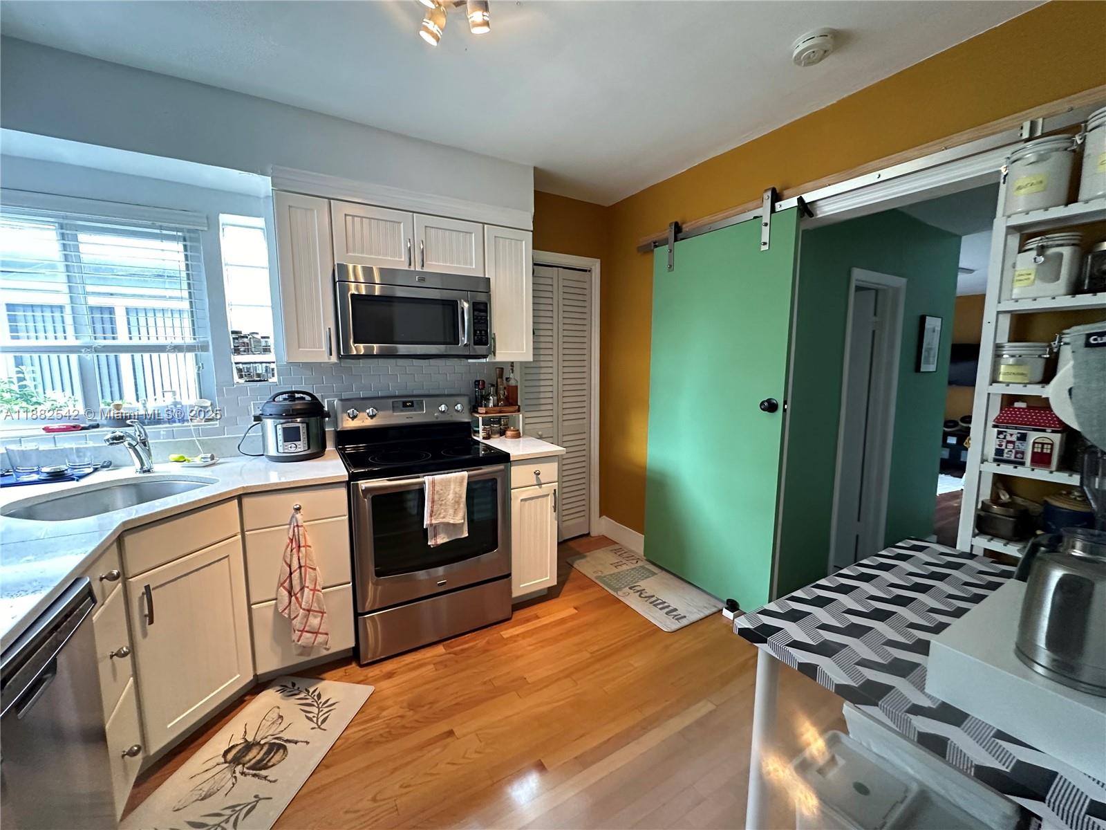 2270 SW 24th St Miami, FL 33145