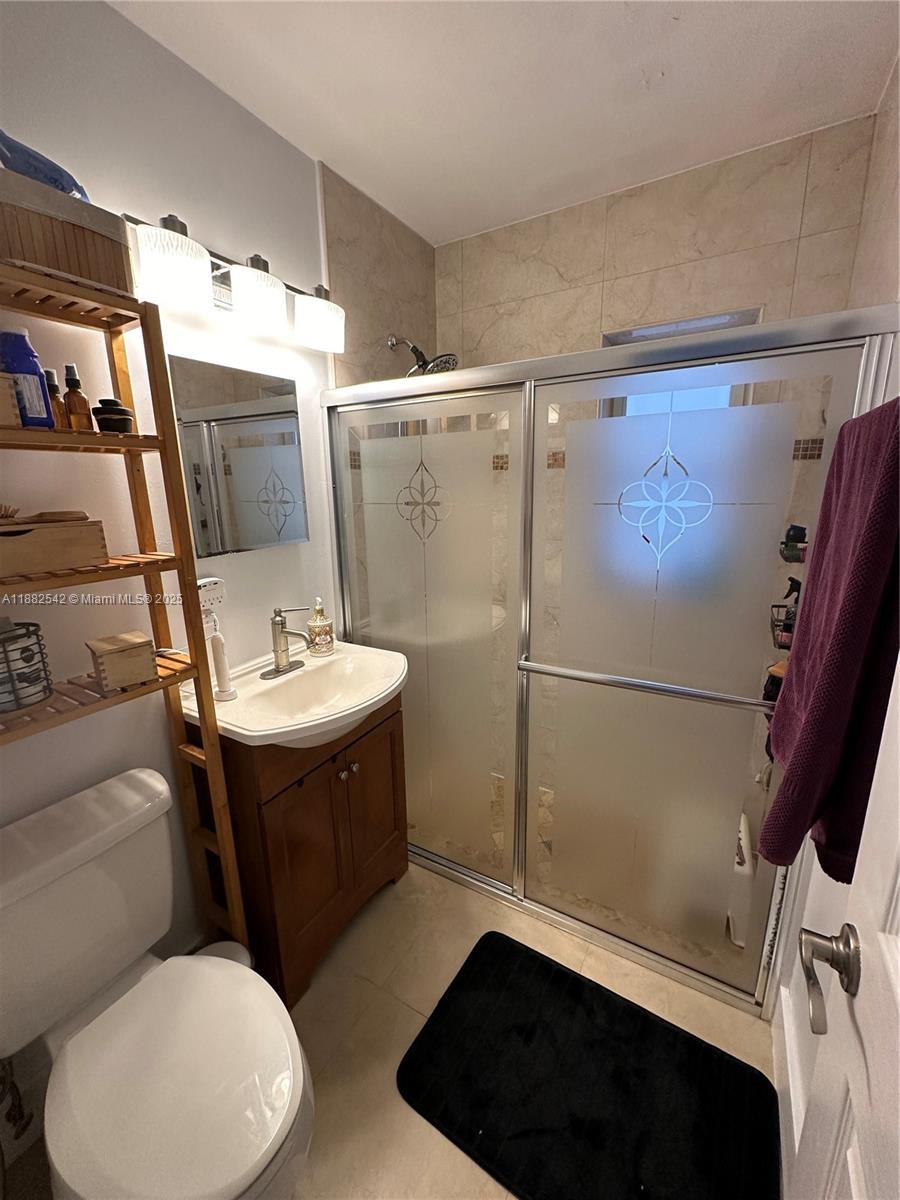 2270 SW 24th St Miami, FL 33145