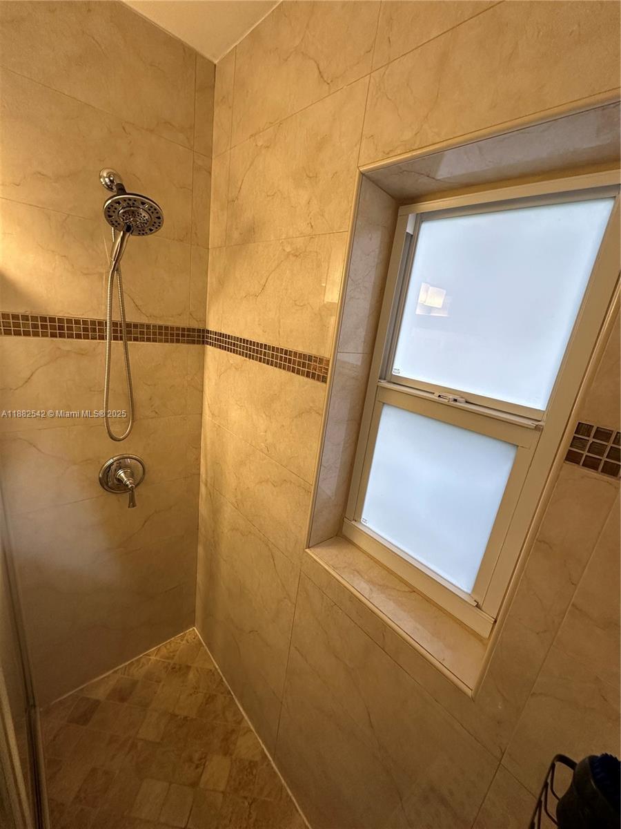 2270 SW 24th St Miami, FL 33145