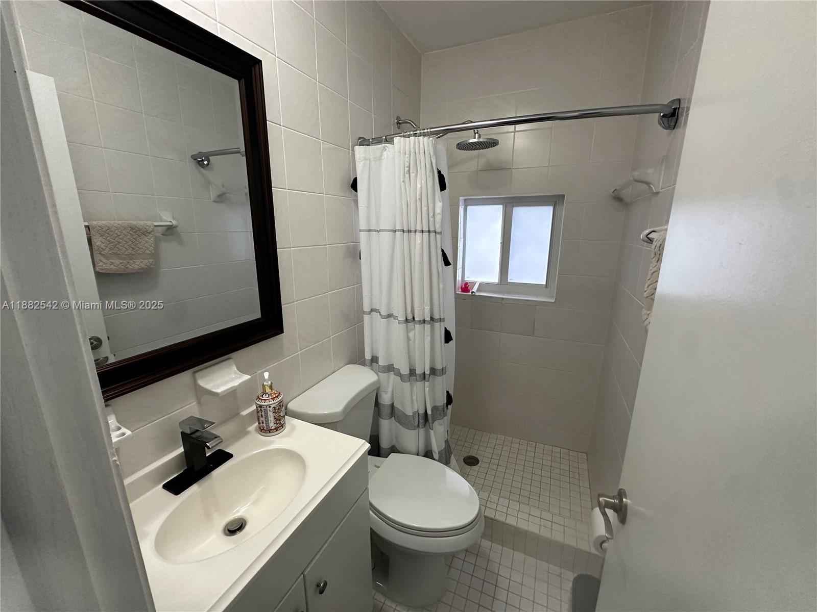 2270 SW 24th St Miami, FL 33145