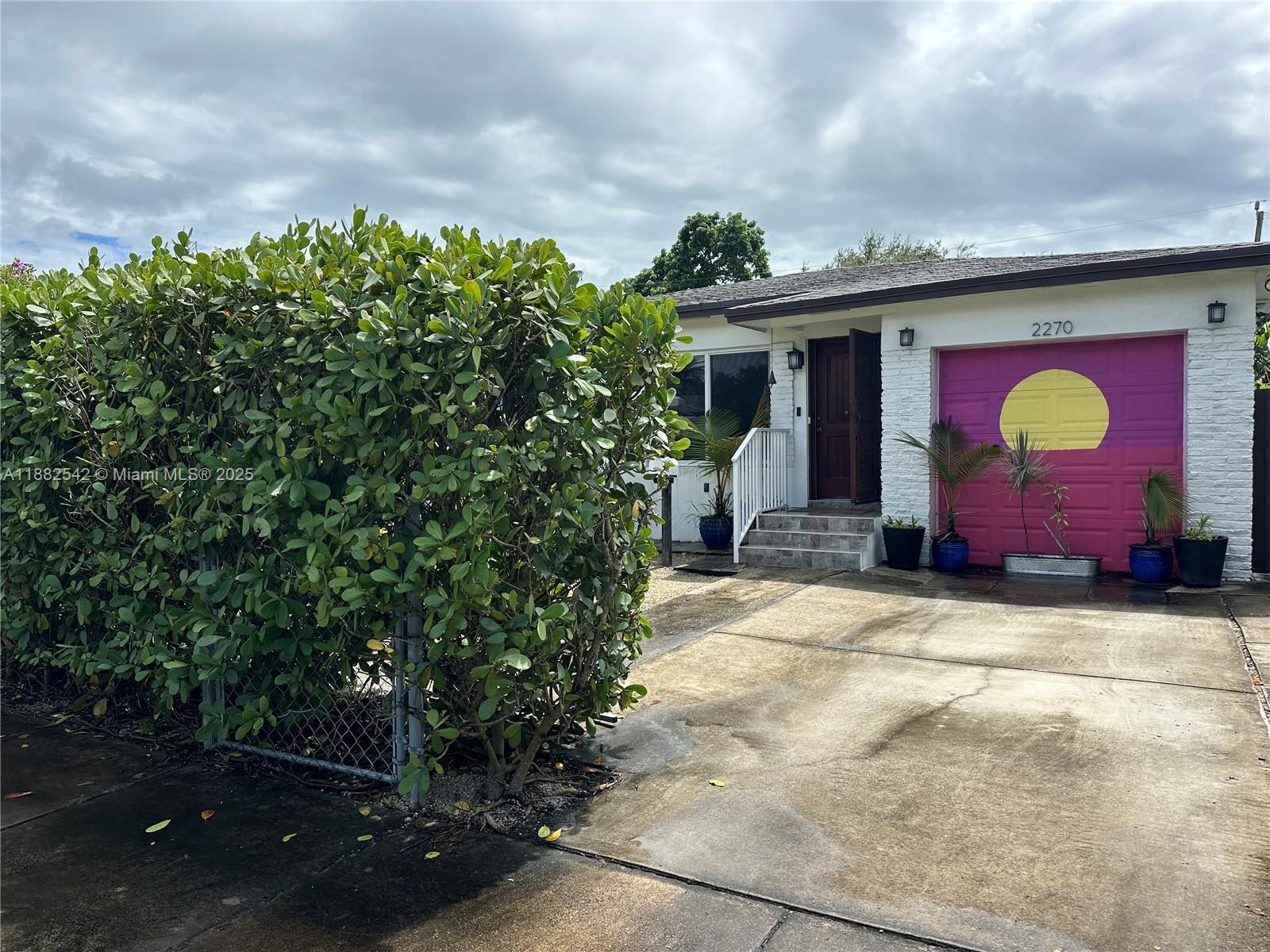 2270 SW 24th St Miami, FL 33145