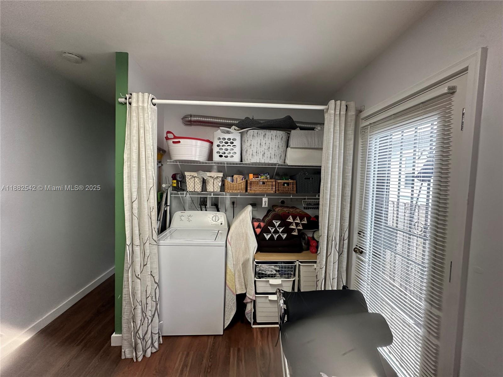 2270 SW 24th St Miami, FL 33145