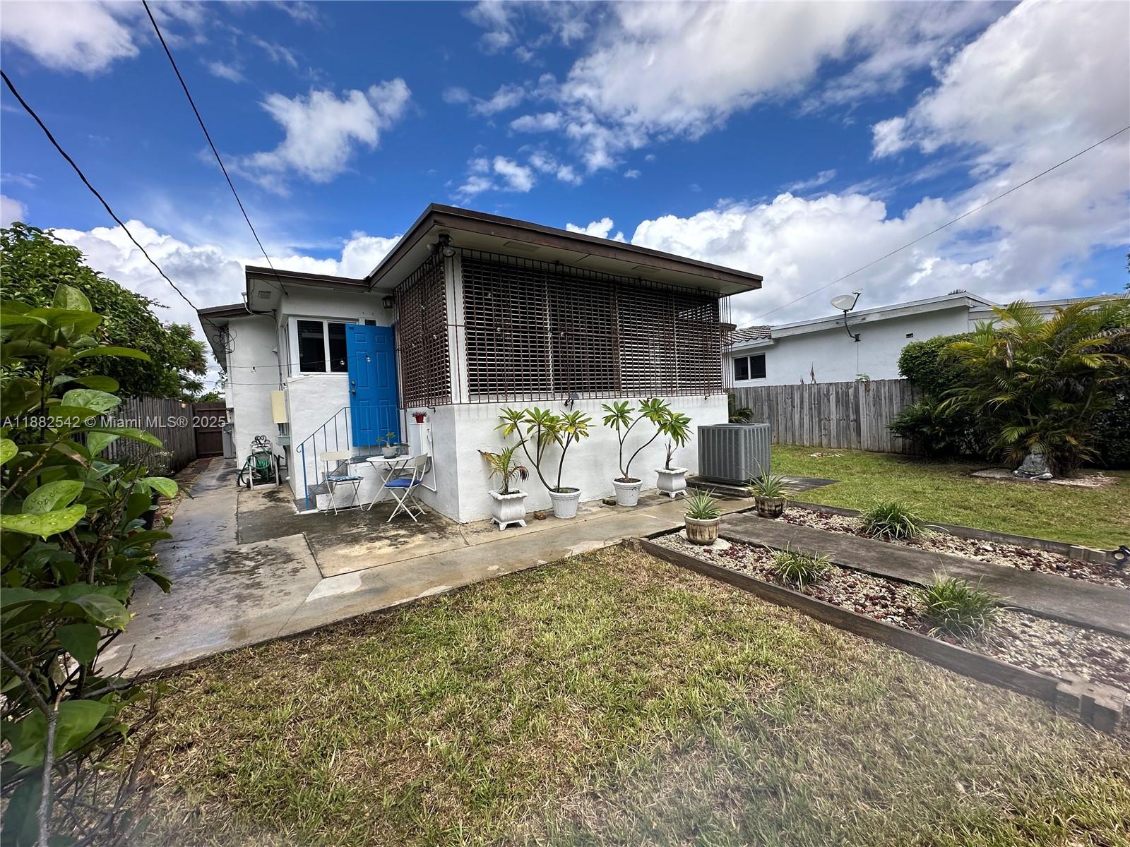 2270 SW 24th St Miami, FL 33145