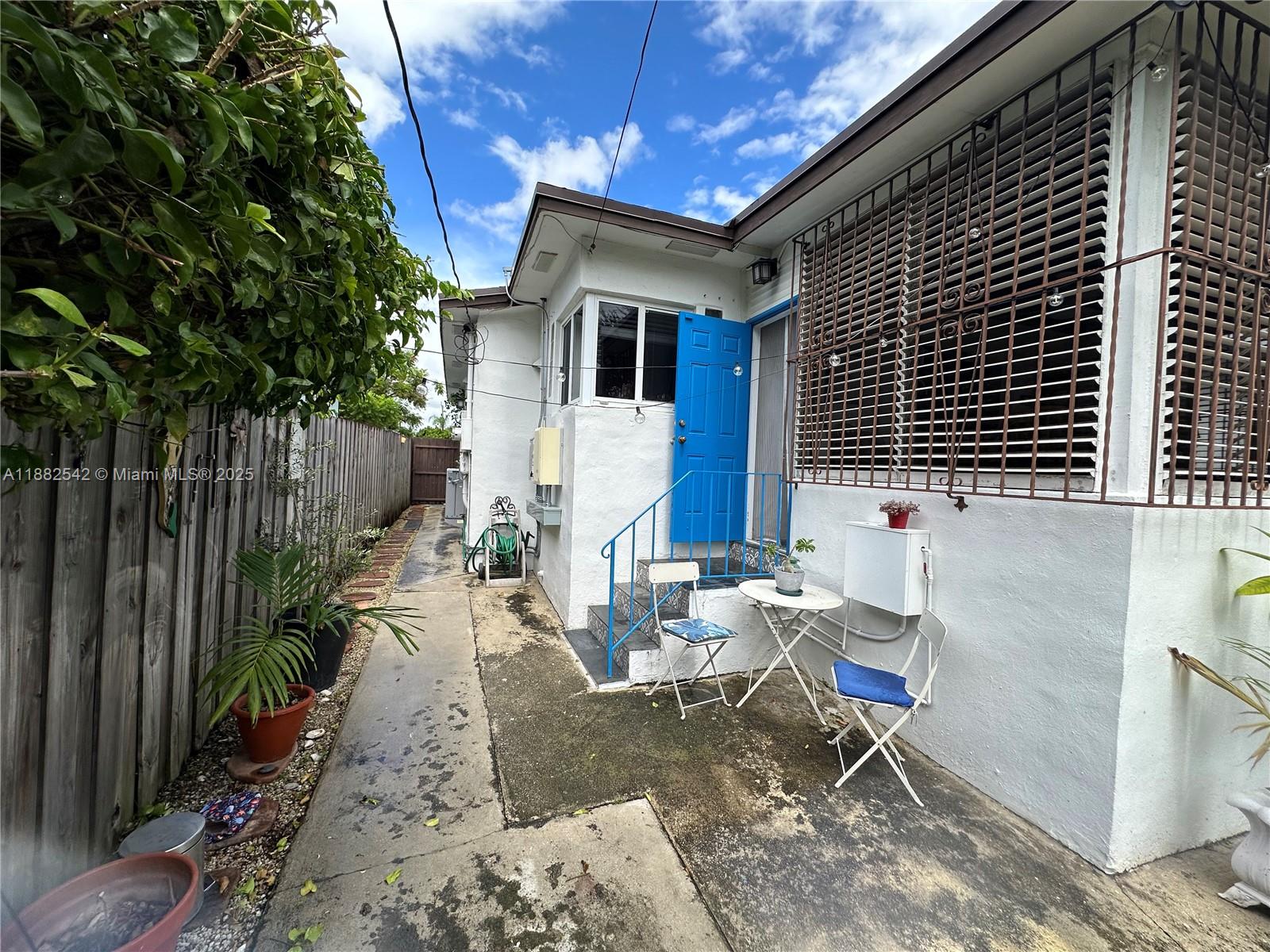 2270 SW 24th St Miami, FL 33145