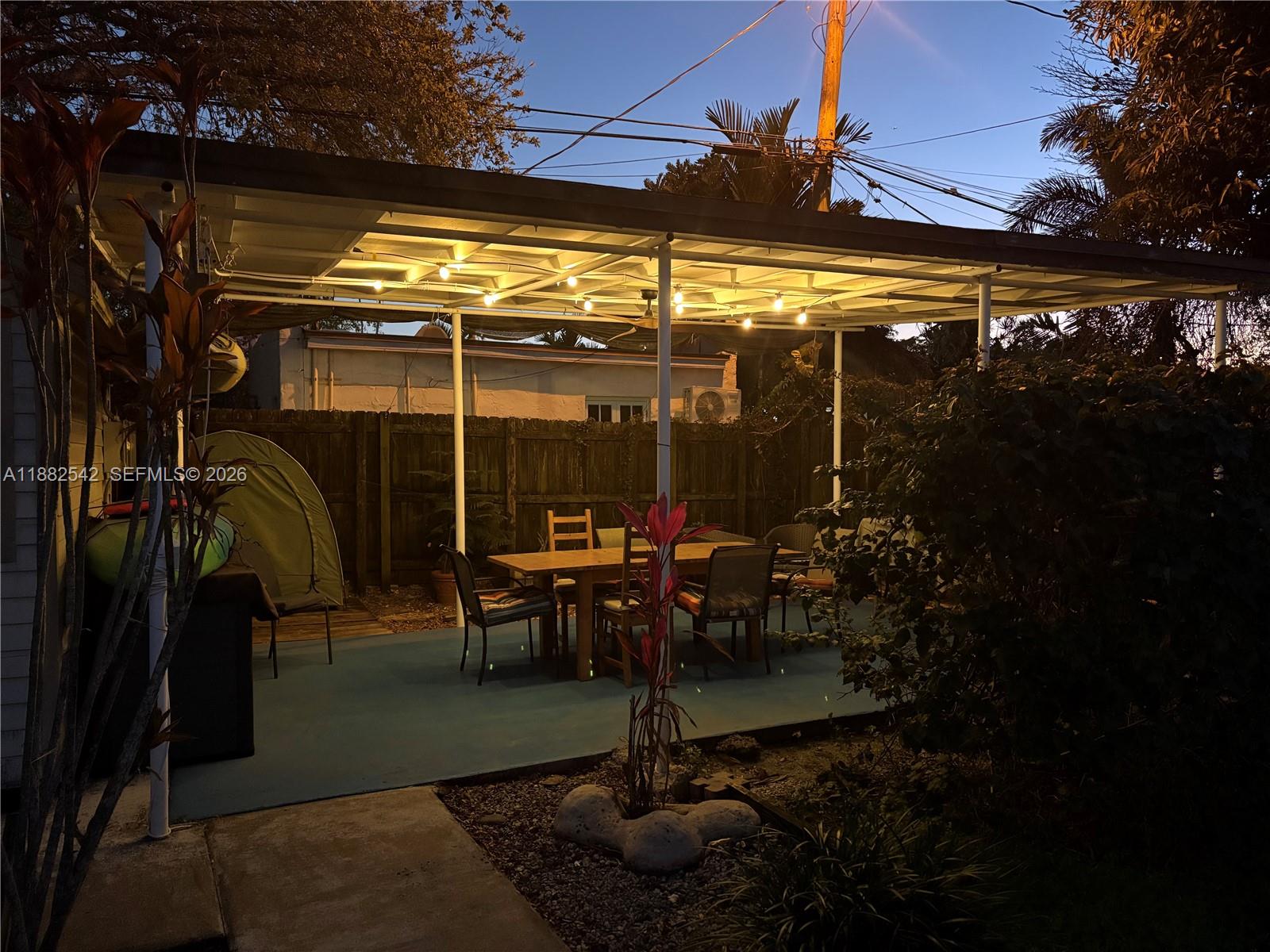 2270 SW 24th St Miami, FL 33145