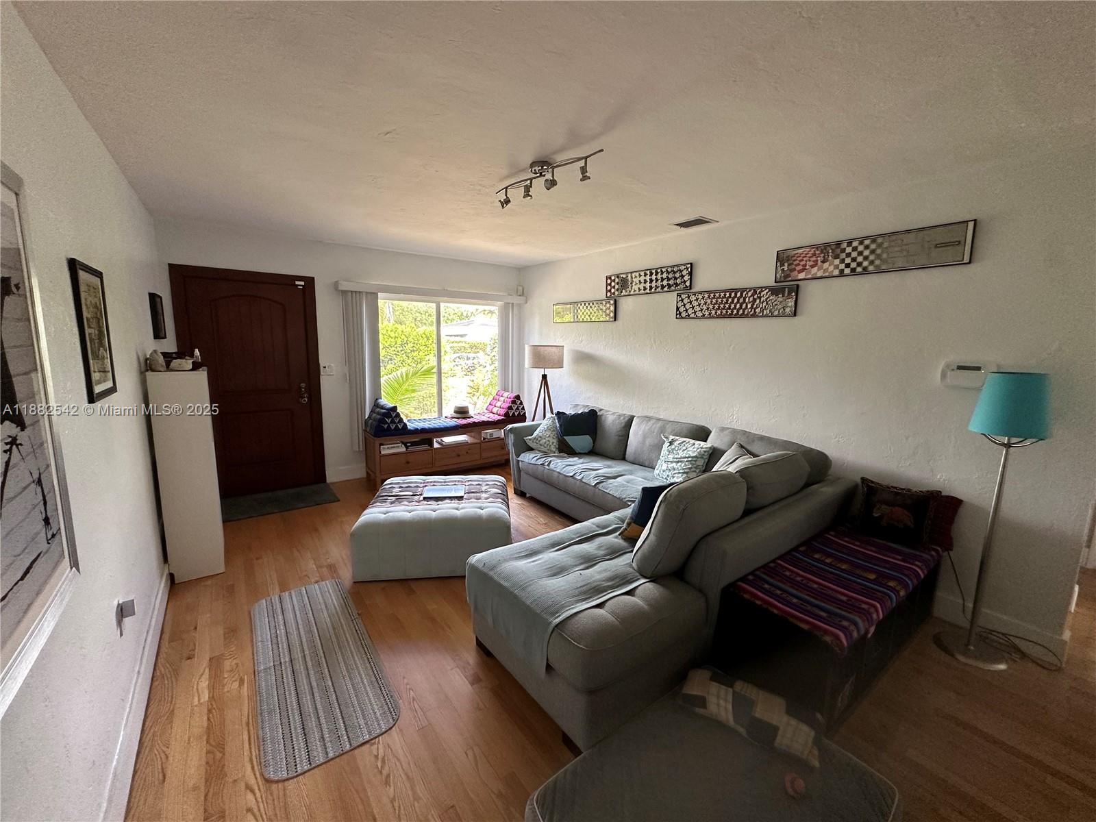 2270 SW 24th St Miami, FL 33145