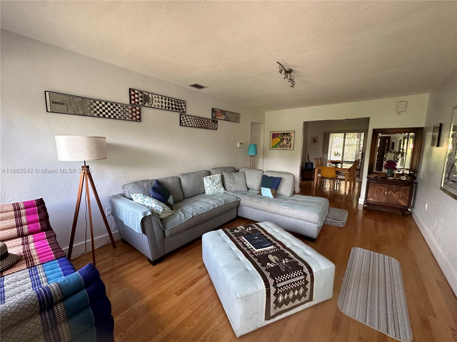 2270 SW 24th St Miami, FL 33145