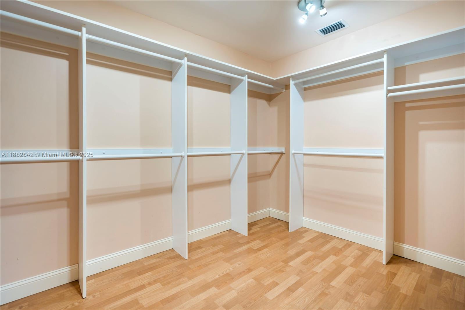 350 190th St Sunny Isles Beach, FL 33160