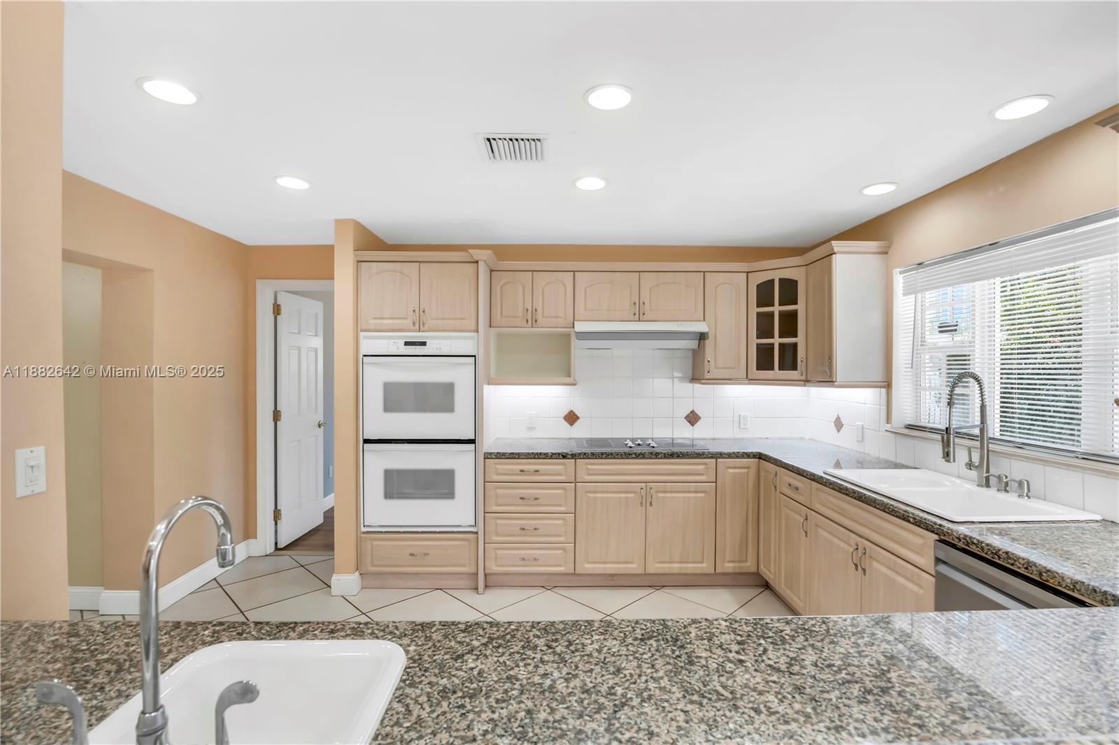 350 190th St Sunny Isles Beach, FL 33160