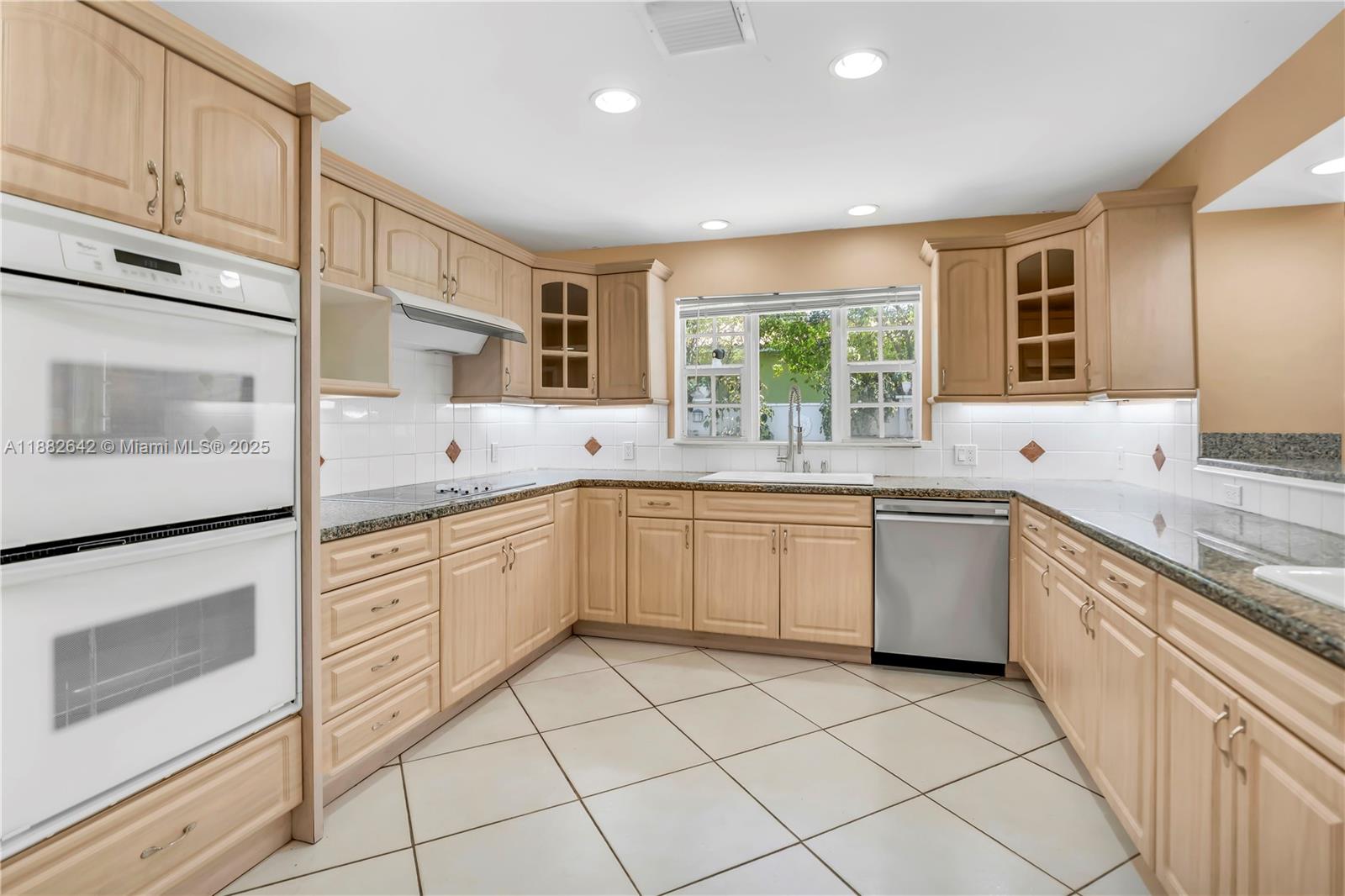 350 190th St Sunny Isles Beach, FL 33160