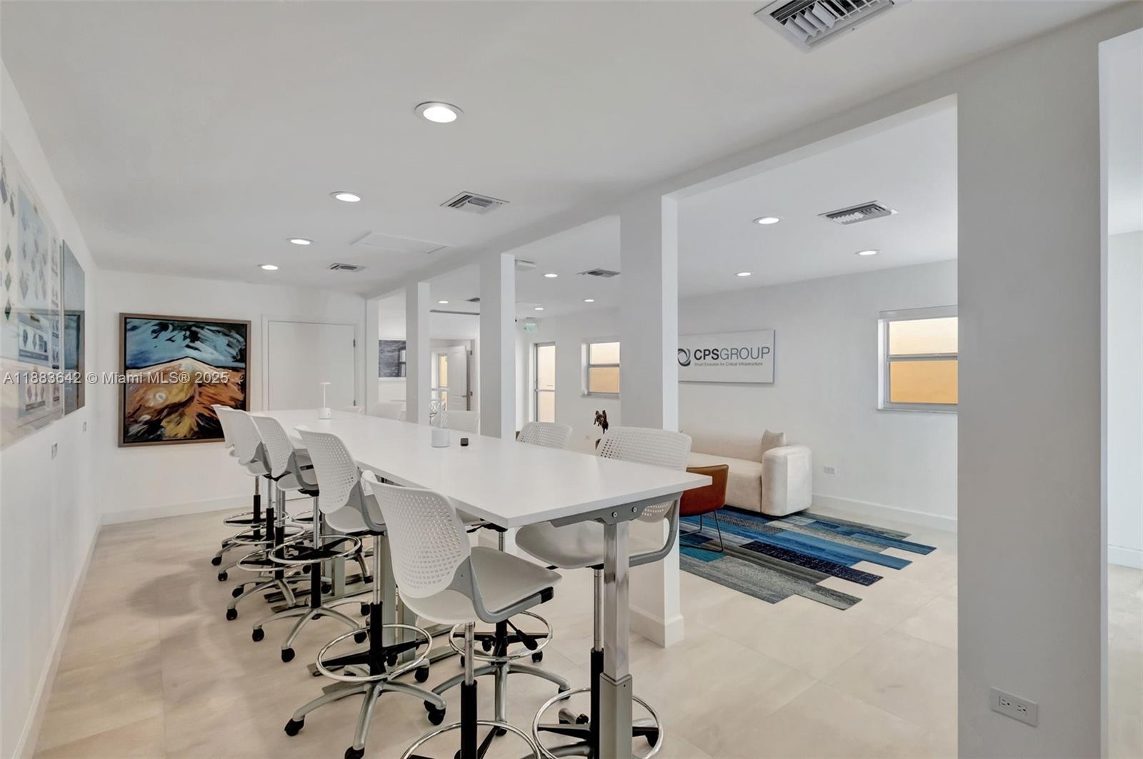 335 Alcalzar Ave