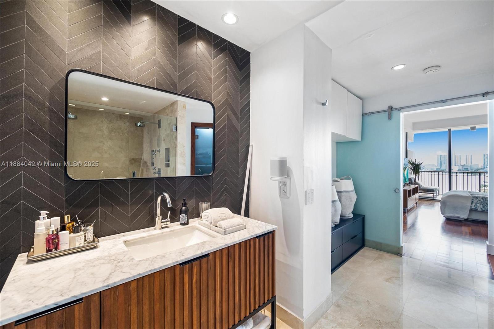 image One Thousand Venetian Way26