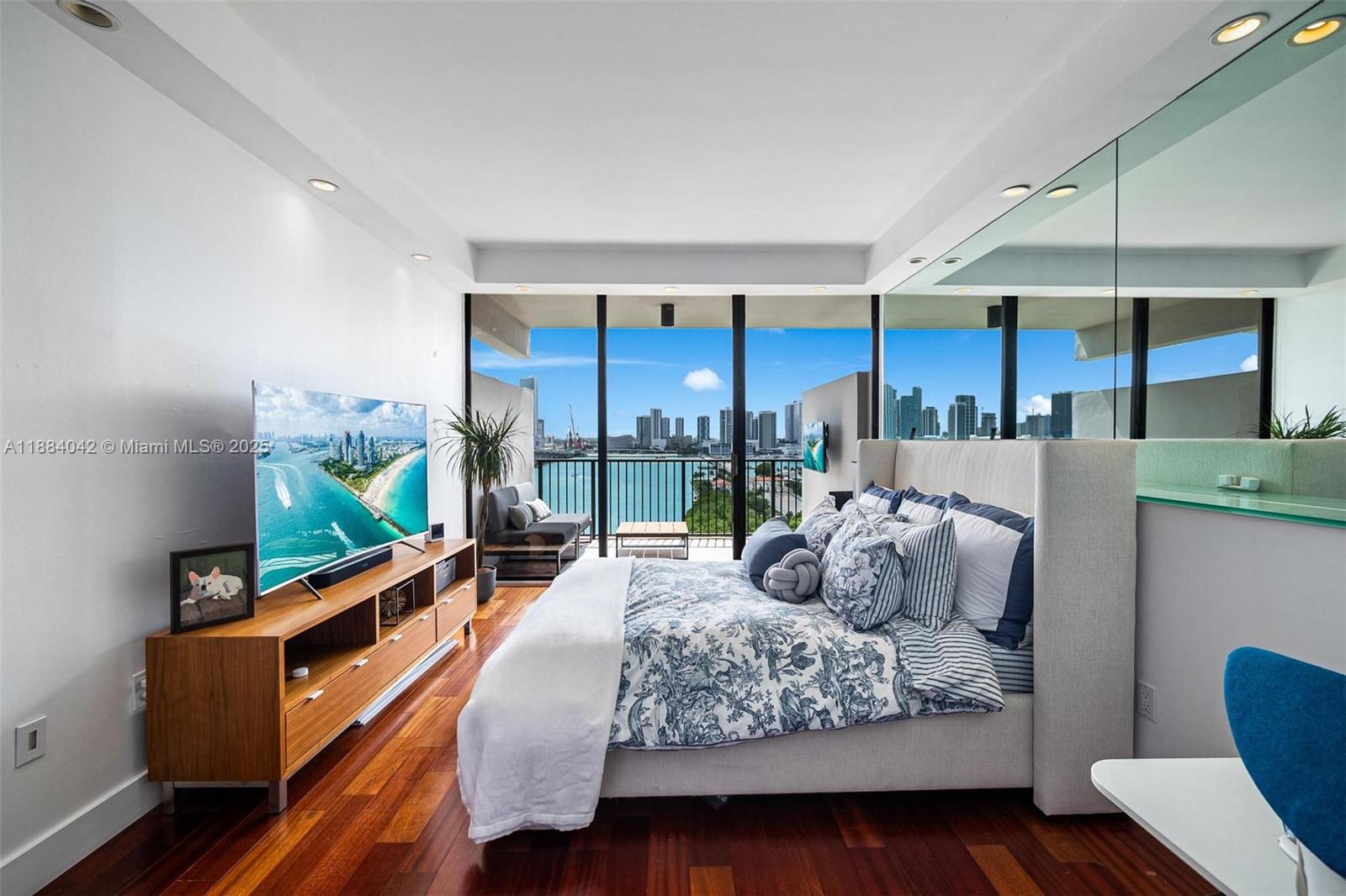image One Thousand Venetian Way31