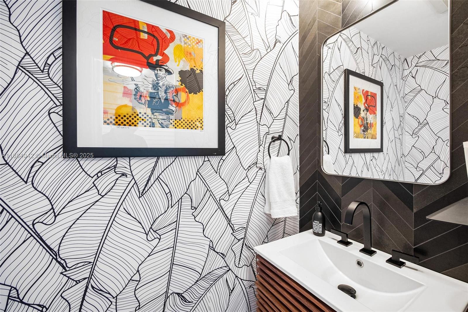 image One Thousand Venetian Way34