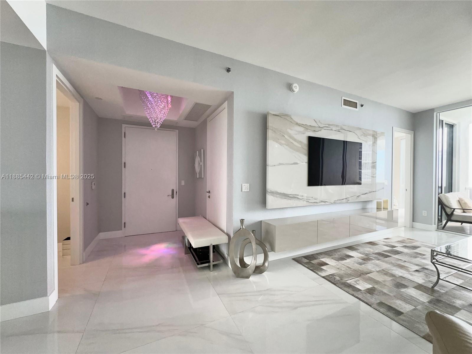 15901 Collins Ave #2406