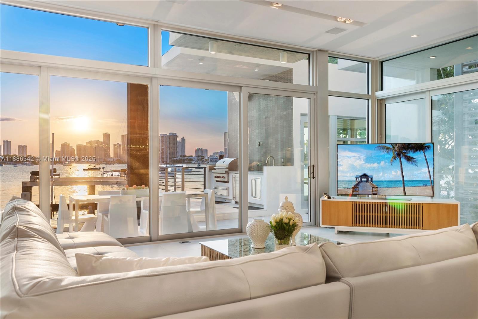 440 S Hibiscus Dr Miami Beach, FL 33139