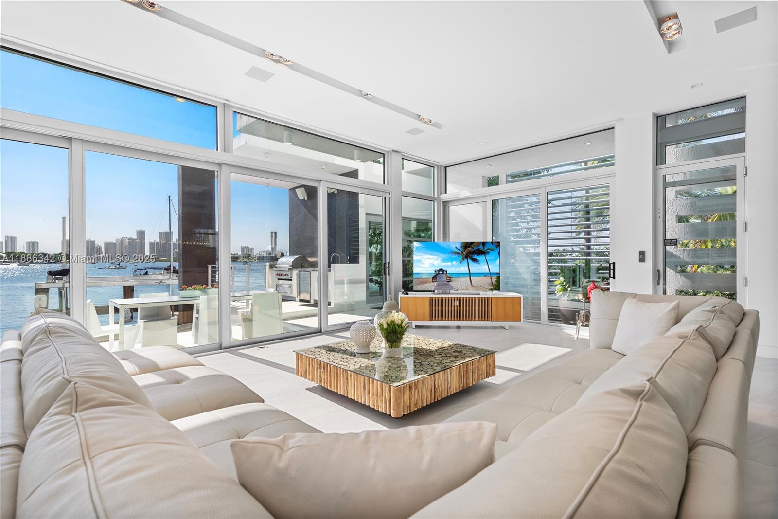 440 S Hibiscus Dr Miami Beach, FL 33139