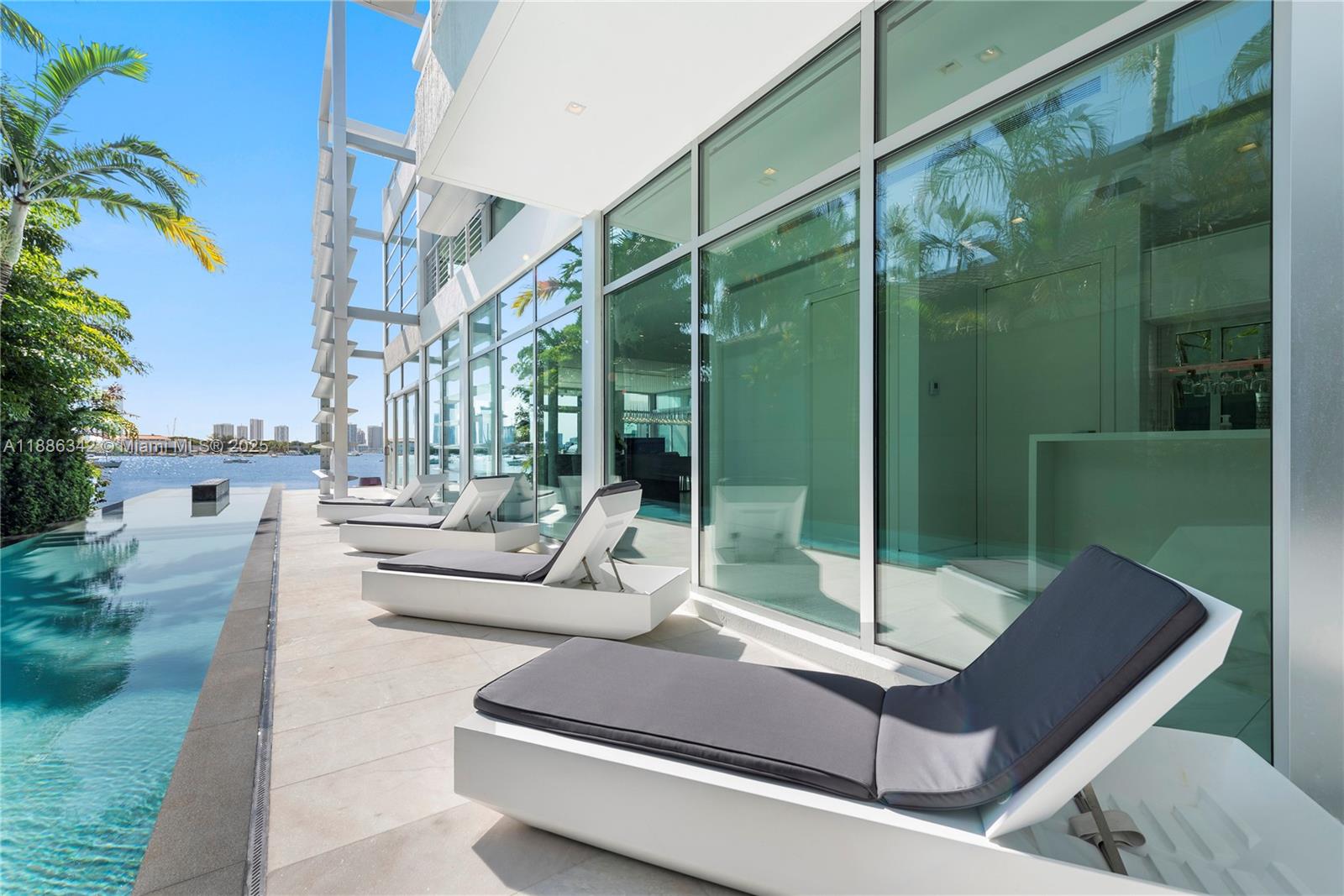 440 S Hibiscus Dr Miami Beach, FL 33139