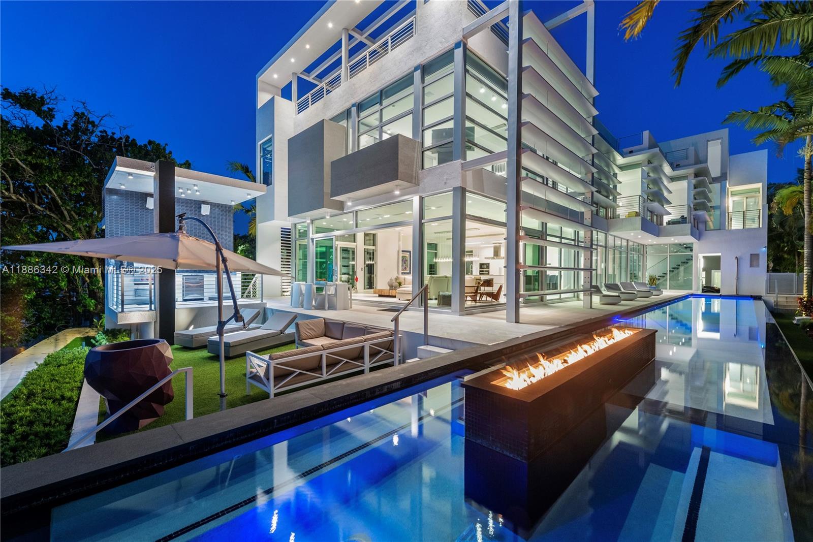 440 S Hibiscus Dr Miami Beach, FL 33139