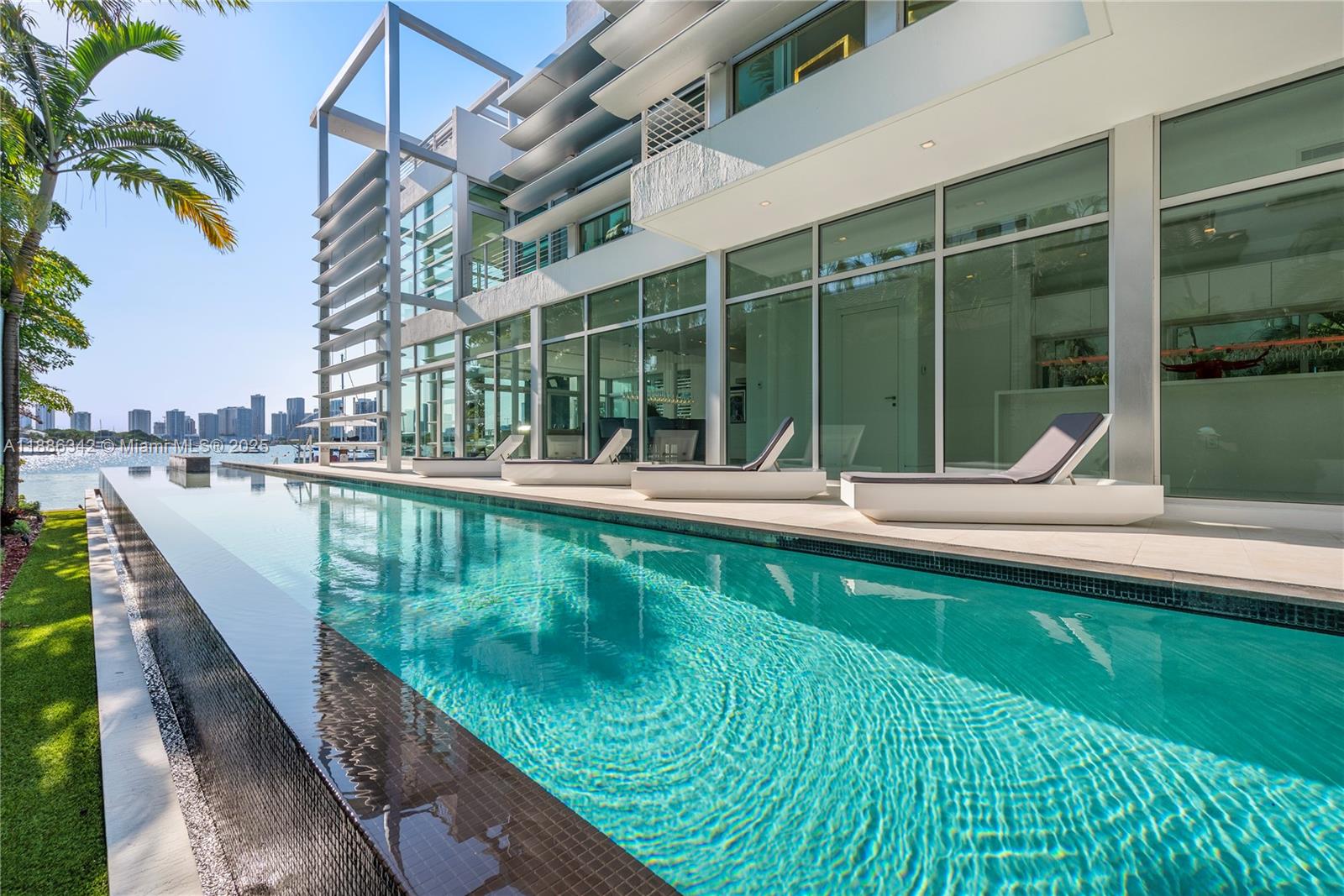 440 S Hibiscus Dr Miami Beach, FL 33139