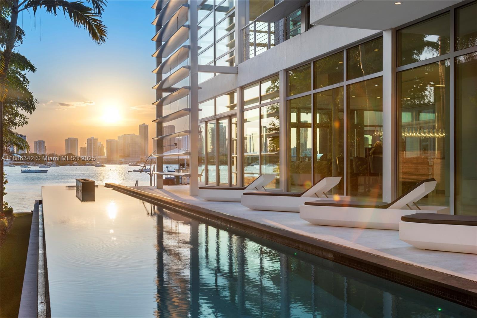 440 S Hibiscus Dr Miami Beach, FL 33139