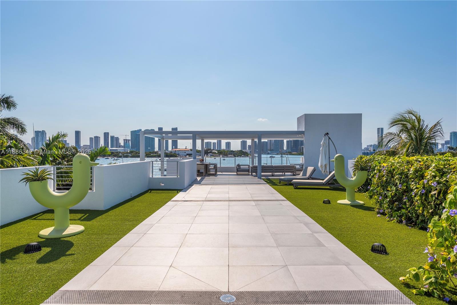 440 S Hibiscus Dr Miami Beach, FL 33139