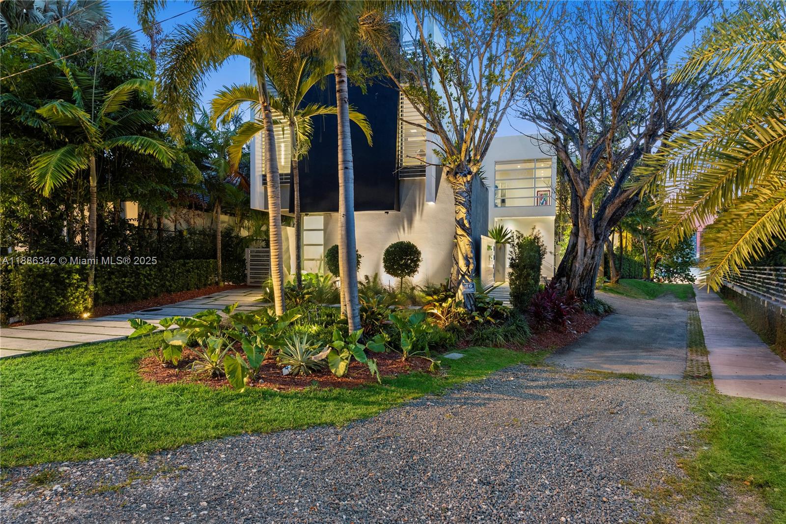 440 S Hibiscus Dr Miami Beach, FL 33139