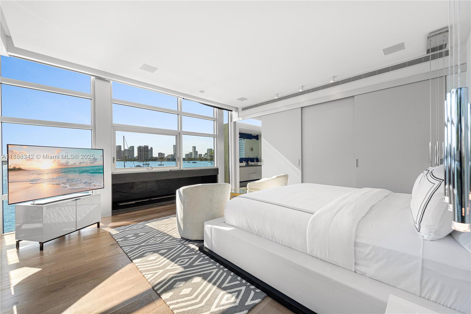 440 S Hibiscus Dr Miami Beach, FL 33139