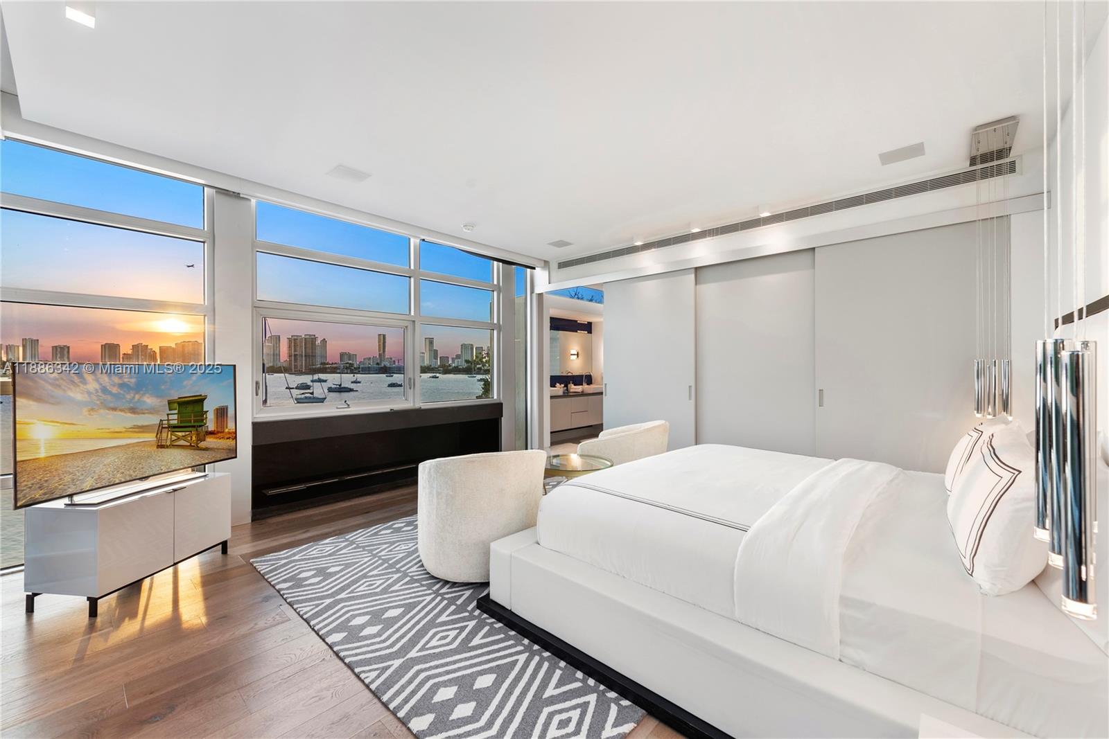 440 S Hibiscus Dr Miami Beach, FL 33139