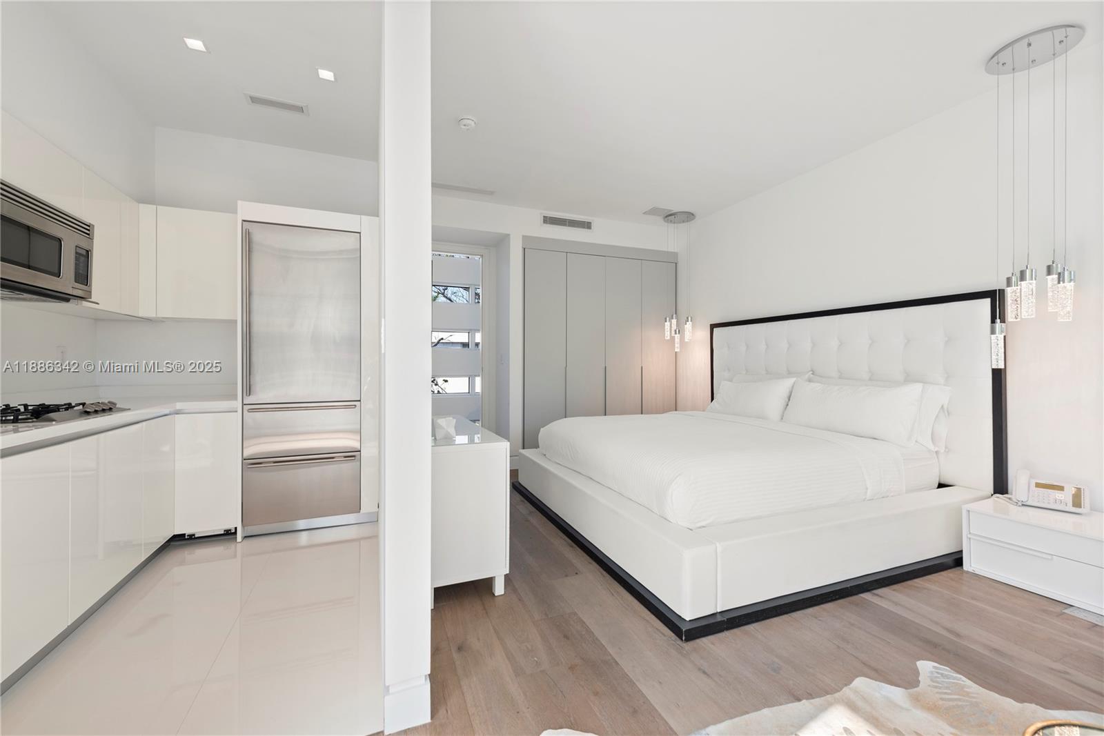 440 S Hibiscus Dr Miami Beach, FL 33139