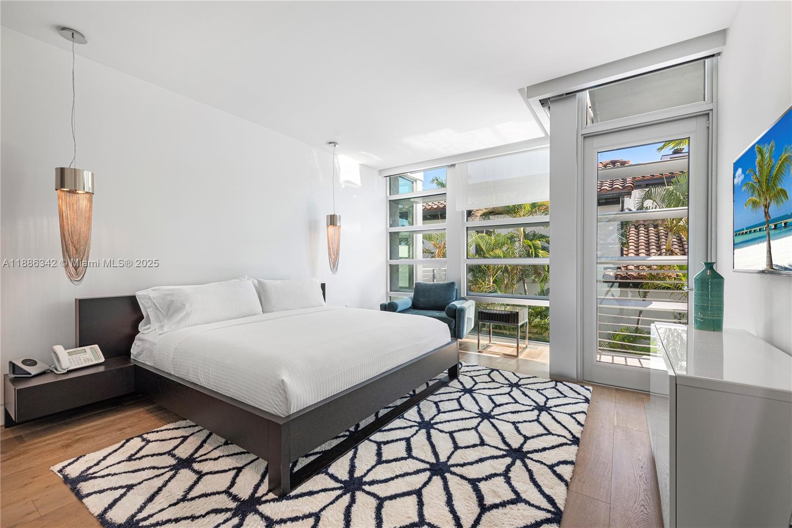 440 S Hibiscus Dr Miami Beach, FL 33139