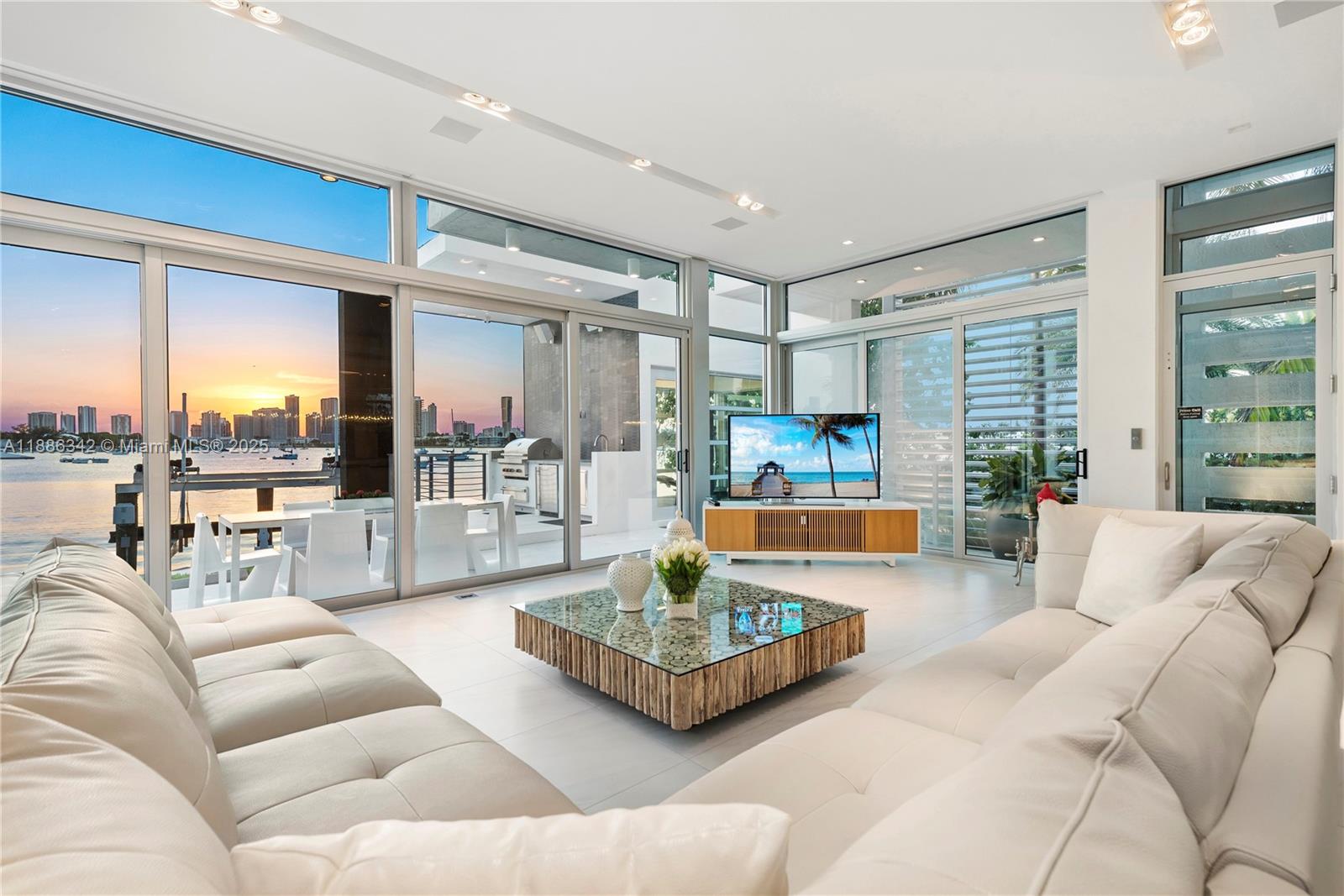 440 S Hibiscus Dr Miami Beach, FL 33139