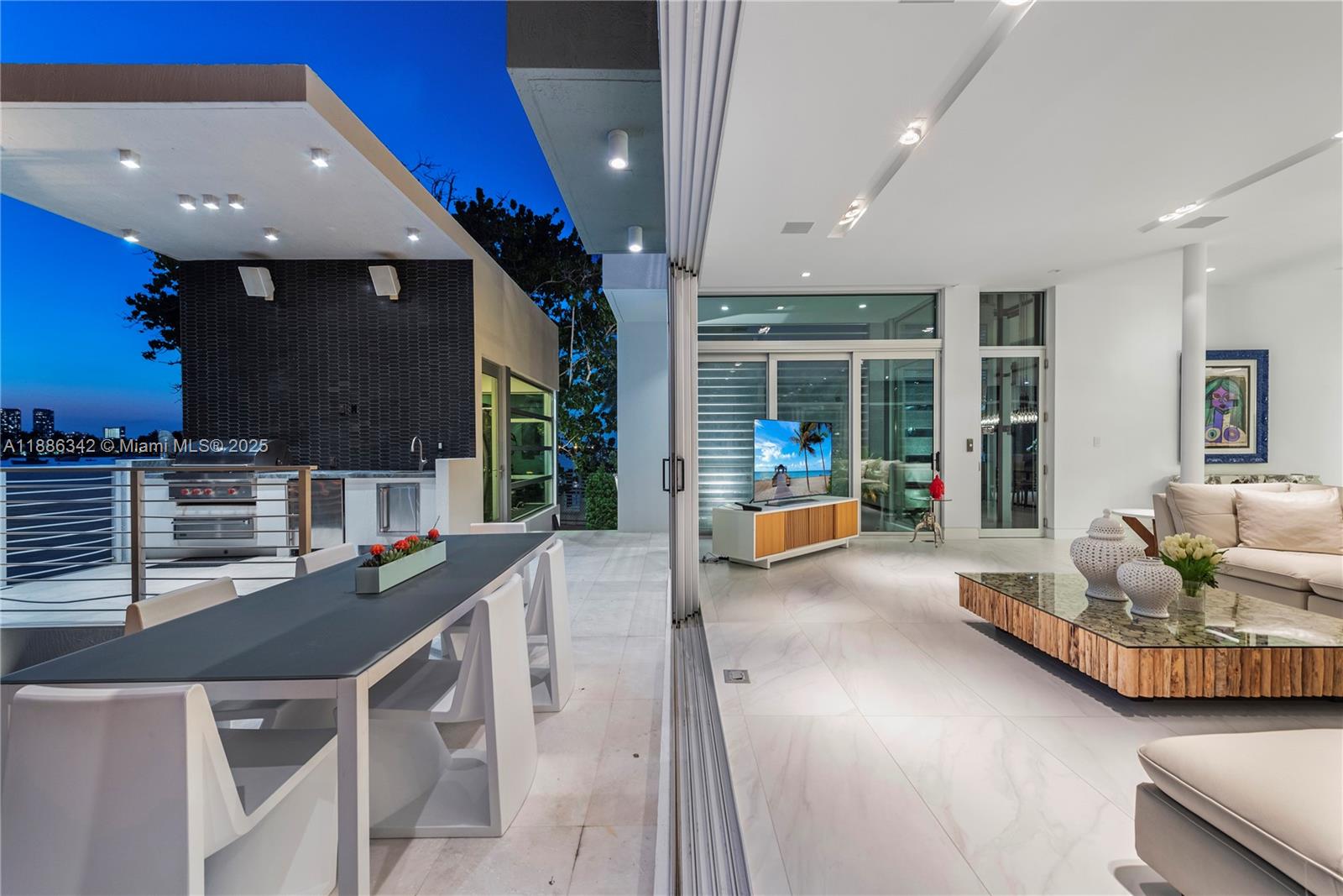 440 S Hibiscus Dr Miami Beach, FL 33139