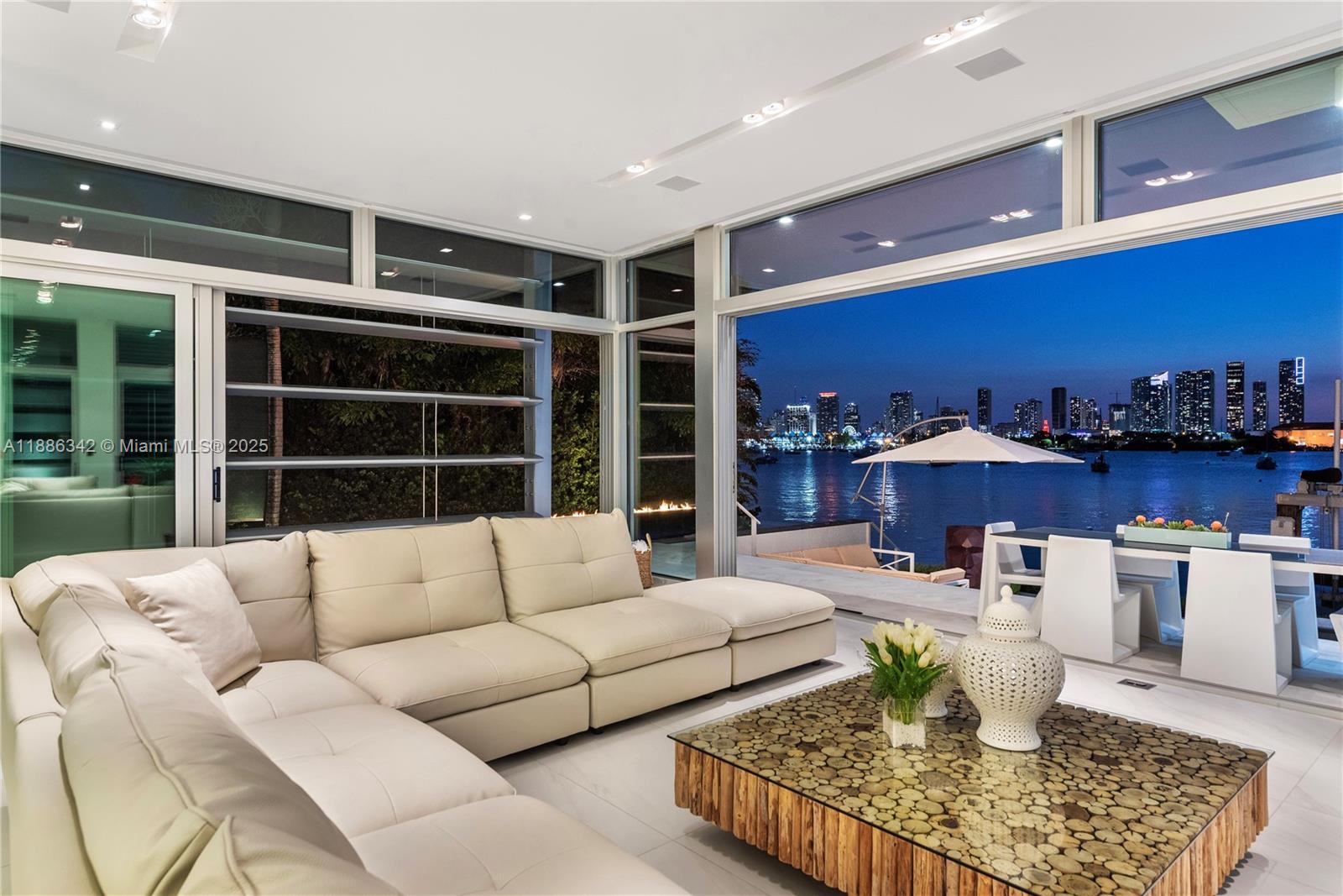 440 S Hibiscus Dr Miami Beach, FL 33139