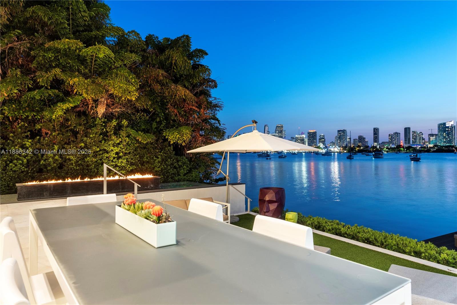 440 S Hibiscus Dr Miami Beach, FL 33139