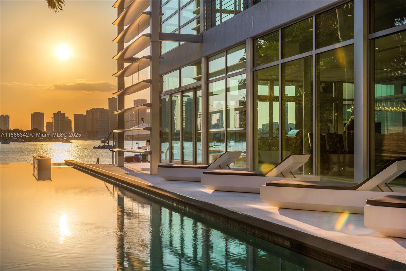 440 S Hibiscus Dr Miami Beach, FL 33139